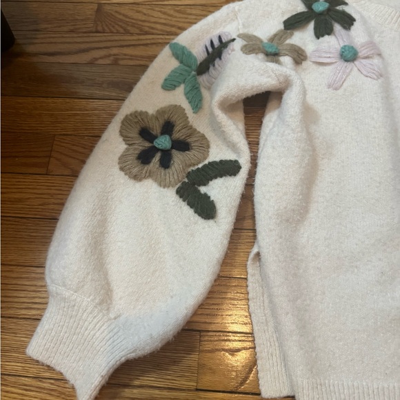 Davi & Dani Floral Embroidered Sweater - Picture 6 of 8